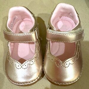 Stride Rite Soft motion leather mary jane’s. Worn once inside only.